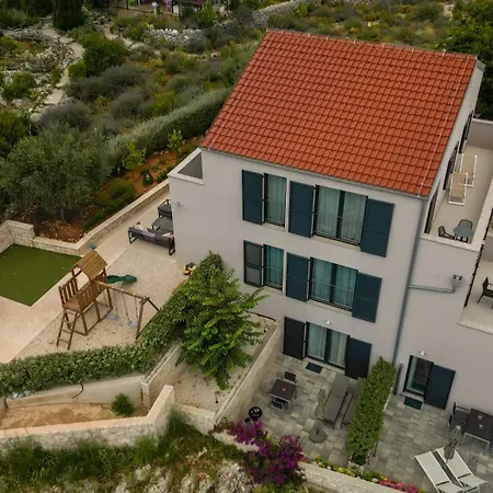 Valbay Apartment *
